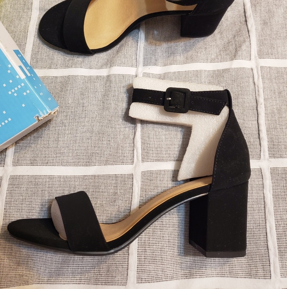 BRAND NEW open toe pumps